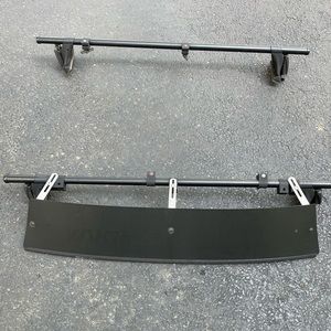 Yakima rooftop cross bars for bikes/skies/luggages